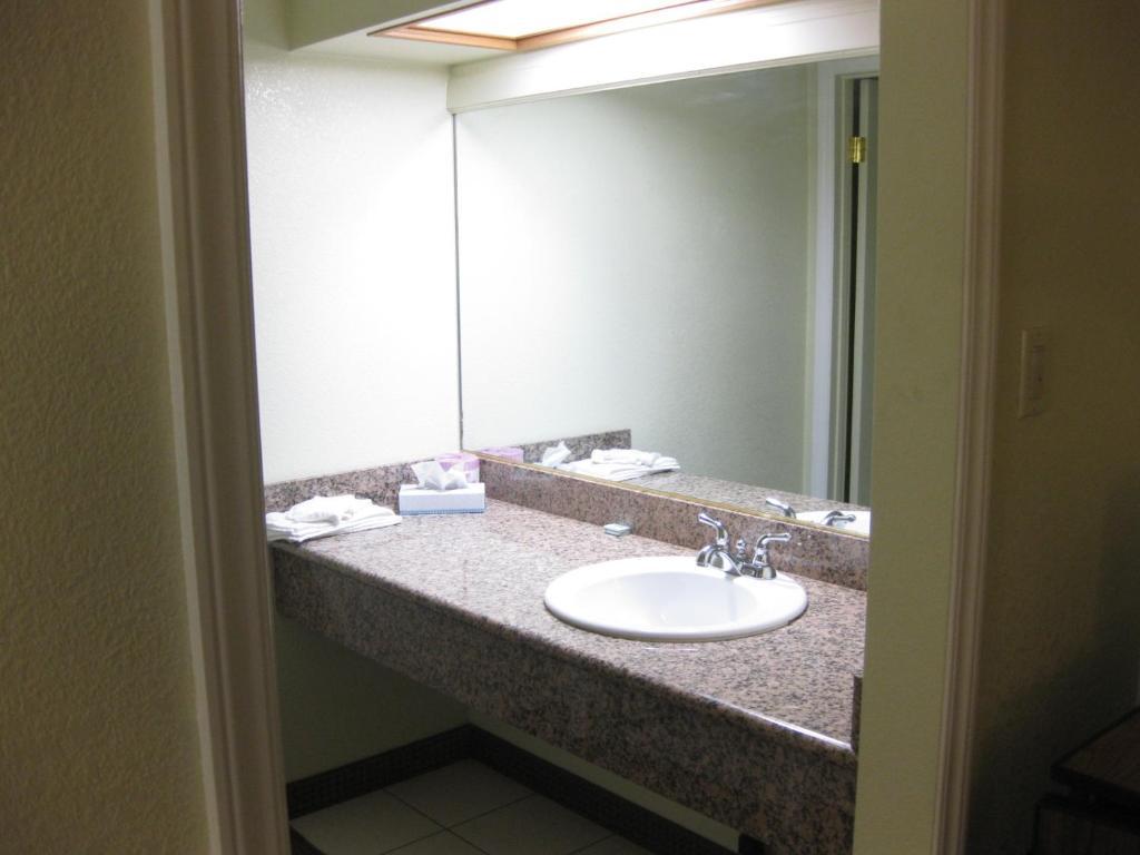 Desert Inn Motel 巴斯托 客房 照片